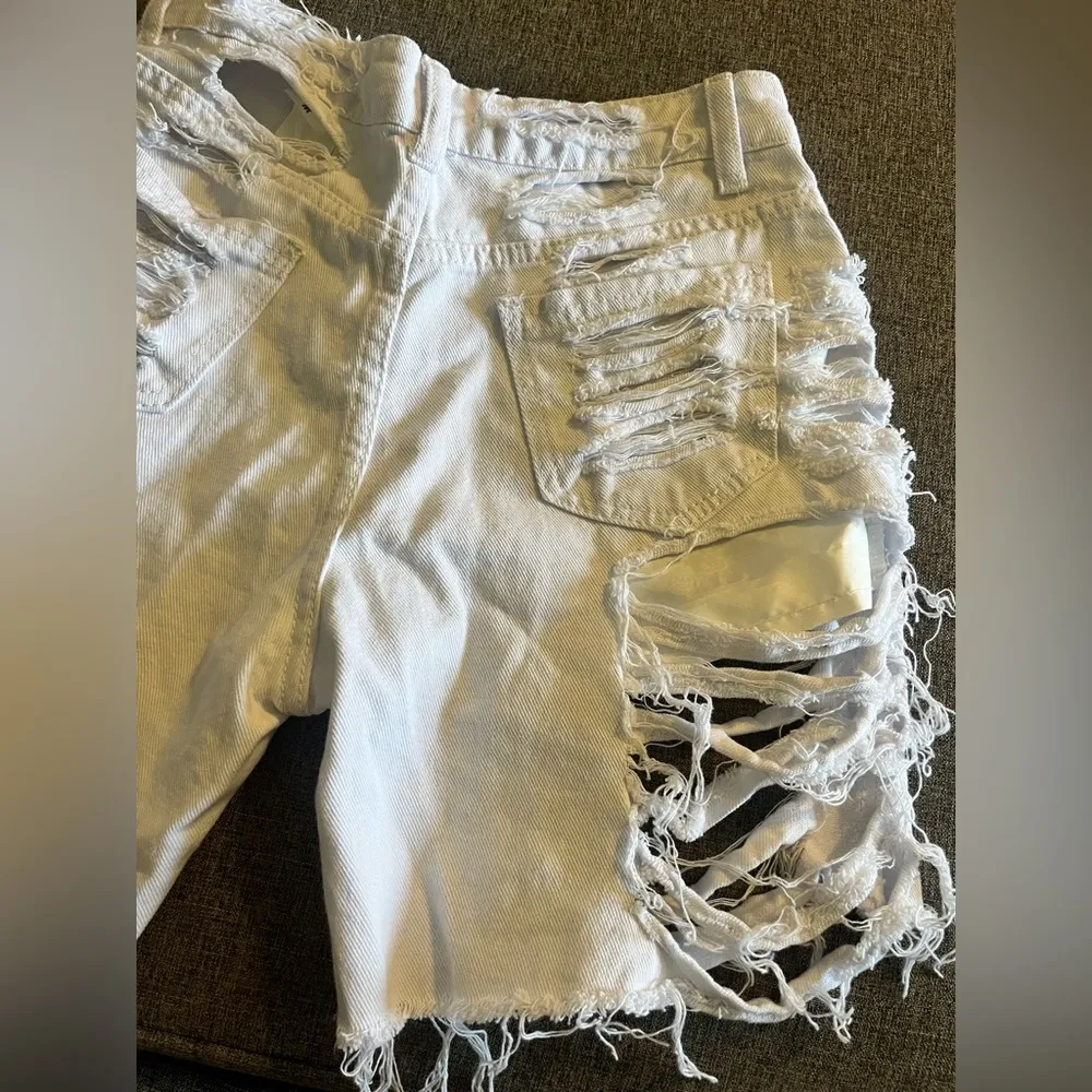 White Destroyed high waisted denim shorts size small - Image 7