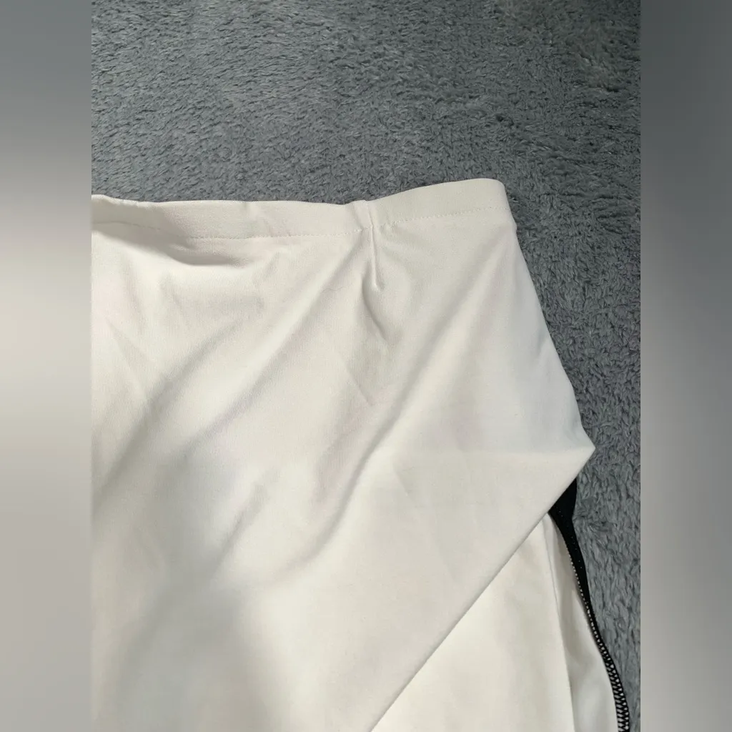 Nike White and Black Athletic Skort small - Image 7
