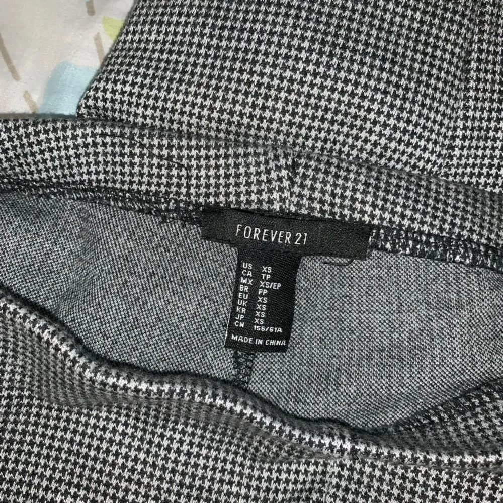 Forever 21 Trendy Pants - Image 5