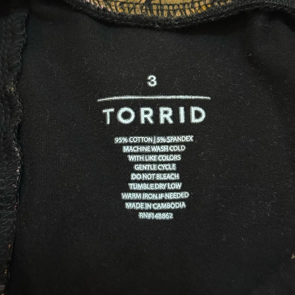 Torrid black rose floral print flare pants women’s size 3 (22/24) - Image 4