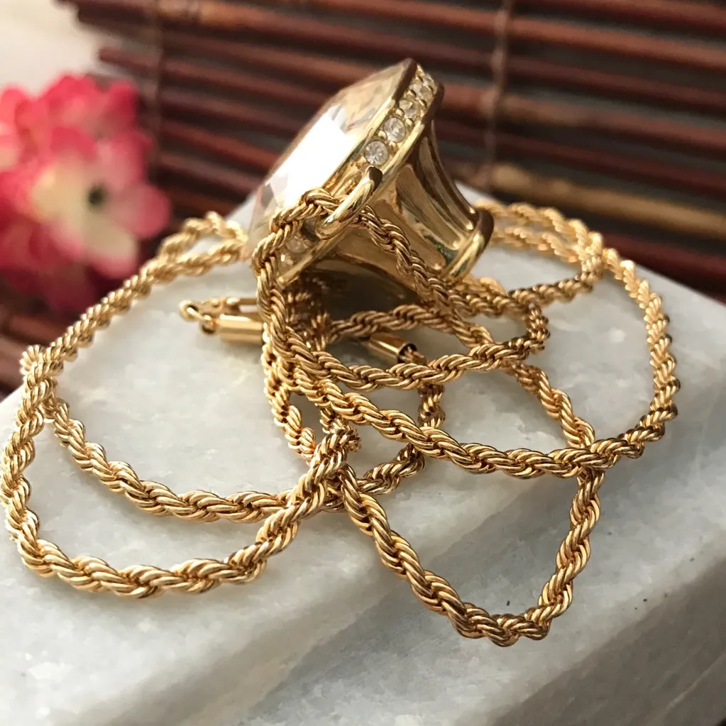 Swarovski Crystal Kaleidoscope pendant Necklace Goldtone 32” twisted rope chain - Image 13