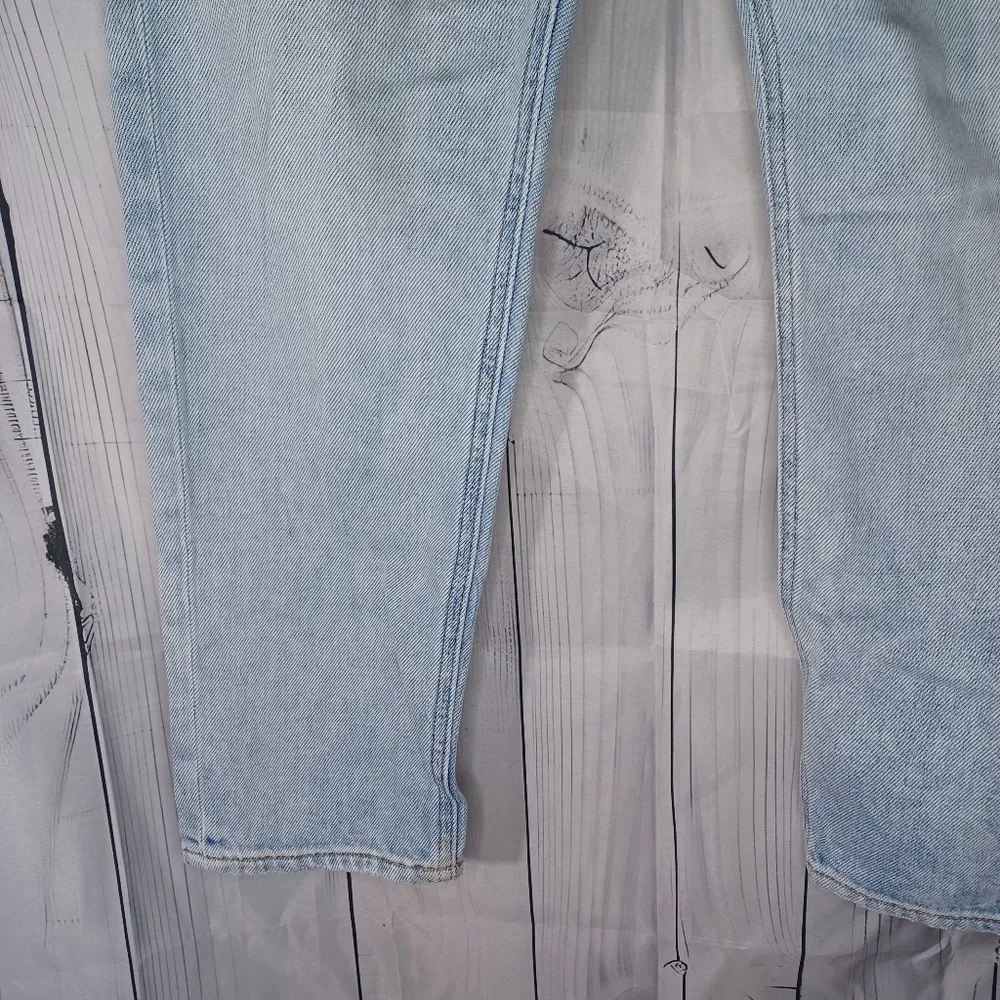 American Eagle Outfitters Lightly Distressed Mom Jeans Light Blue - Image 5