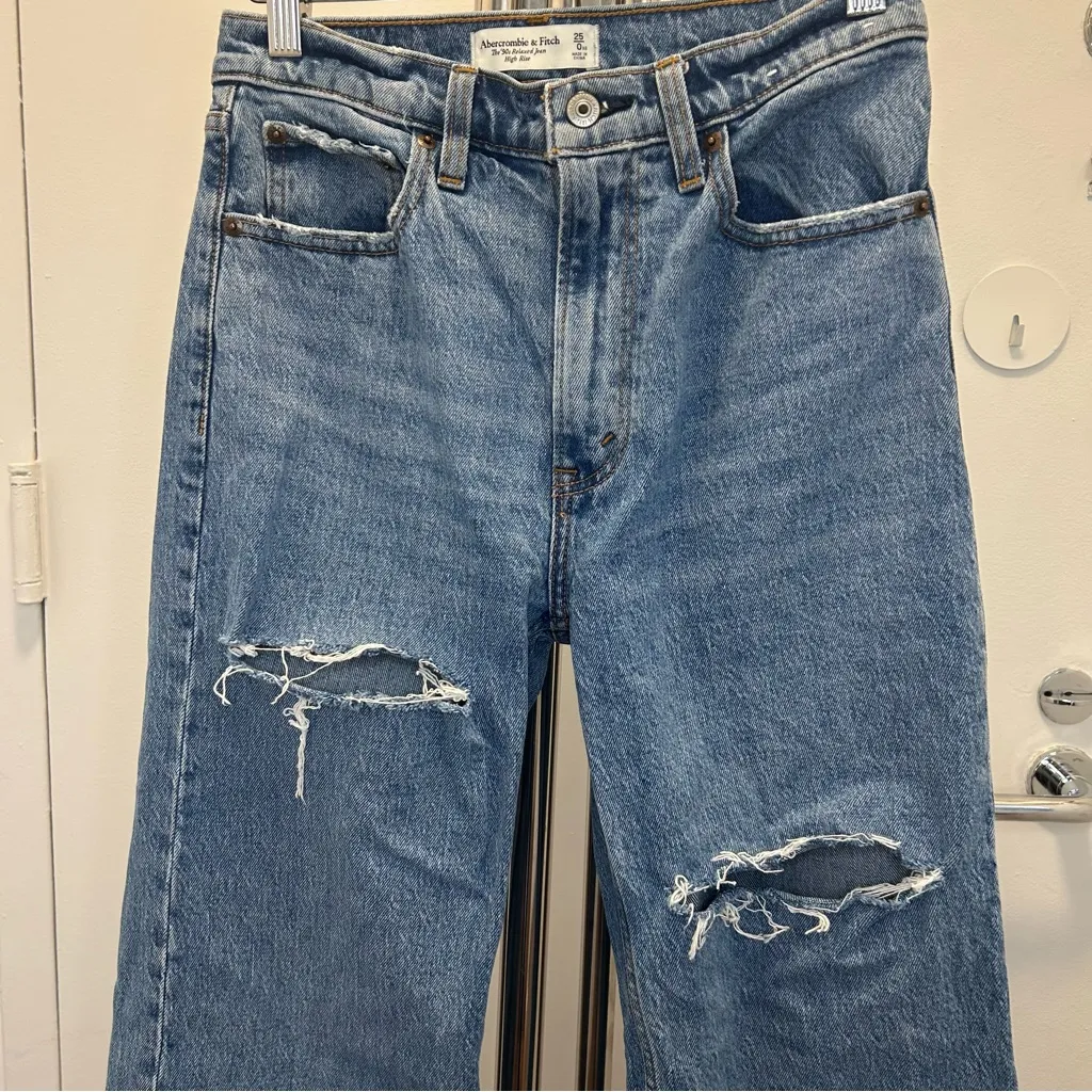 Abercrombie & Fitch Petite High Rise Loose Jean in Medium Wash with Distressing - Image 2