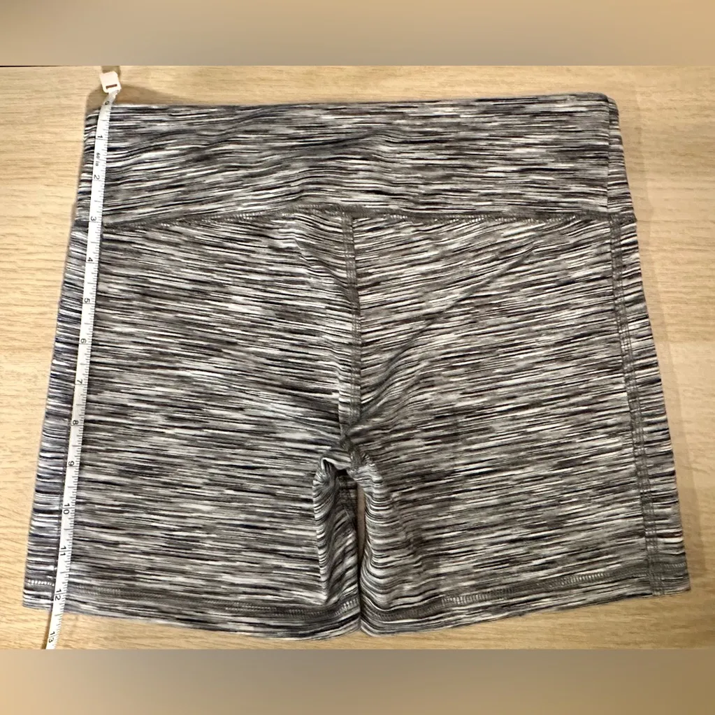 ALO Yoga Women’s Oasis 5” Shorts - Medium - Gray - Image 2