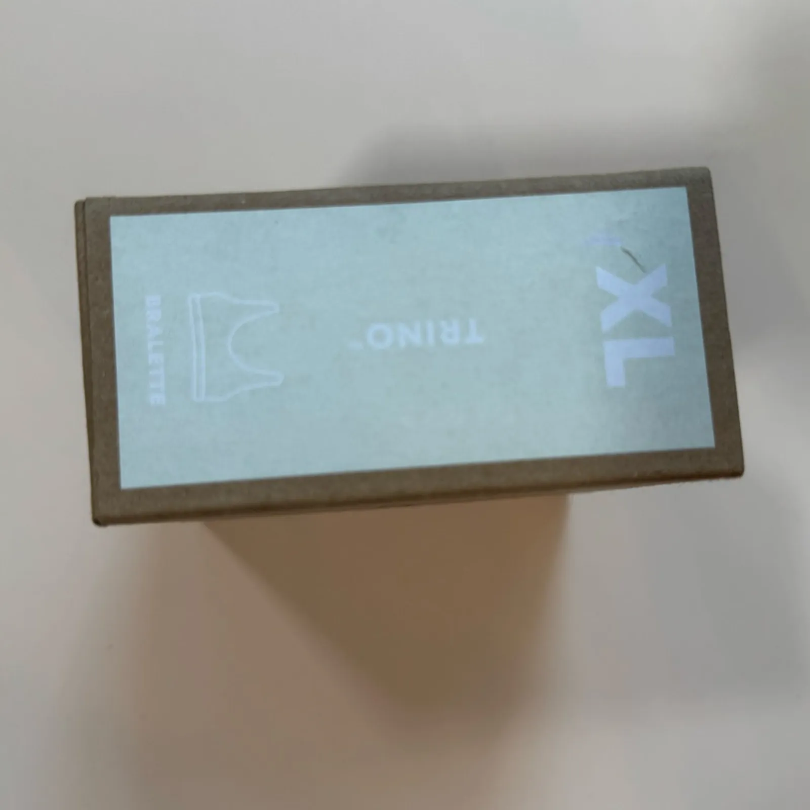 New in Box Allbirds Trino Bralette in Color Peppercorn Size XL - Image 4