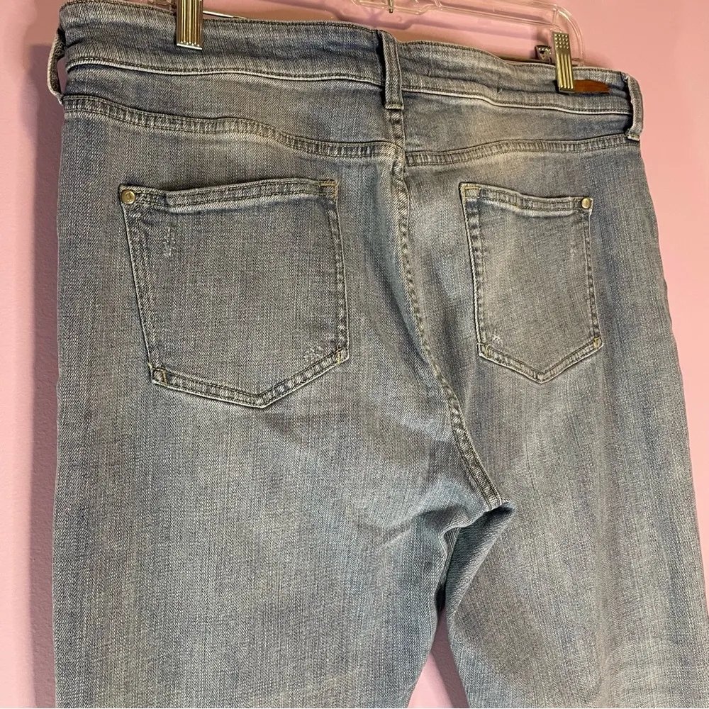 Pilcro and the Letterpress Anthro Pilcro Em Relaxed Cropped Distressed Frayed Jeans Light Denim Size 32 - Image 8