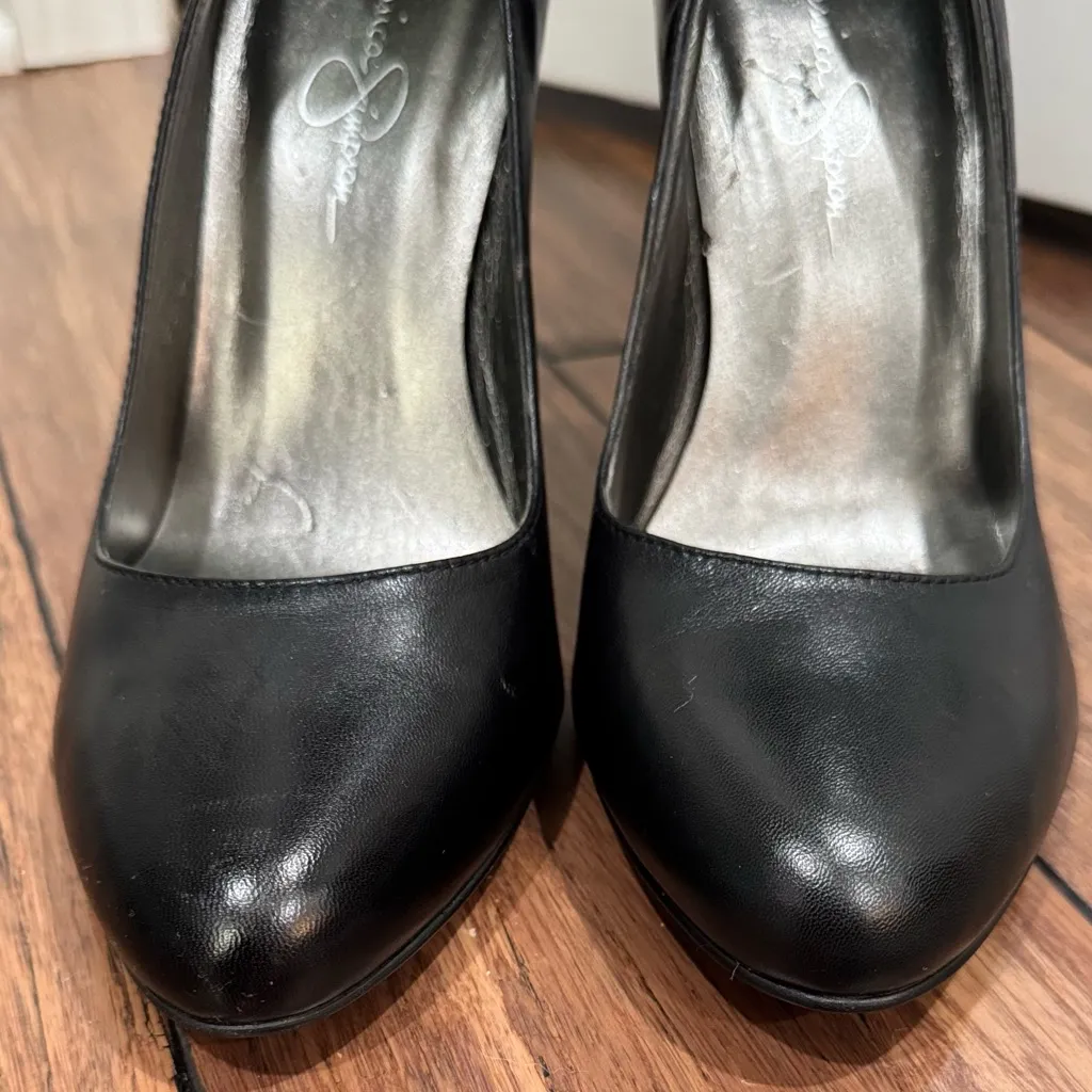 Jessica Simpson Classic Black Leather Pump - Image 2