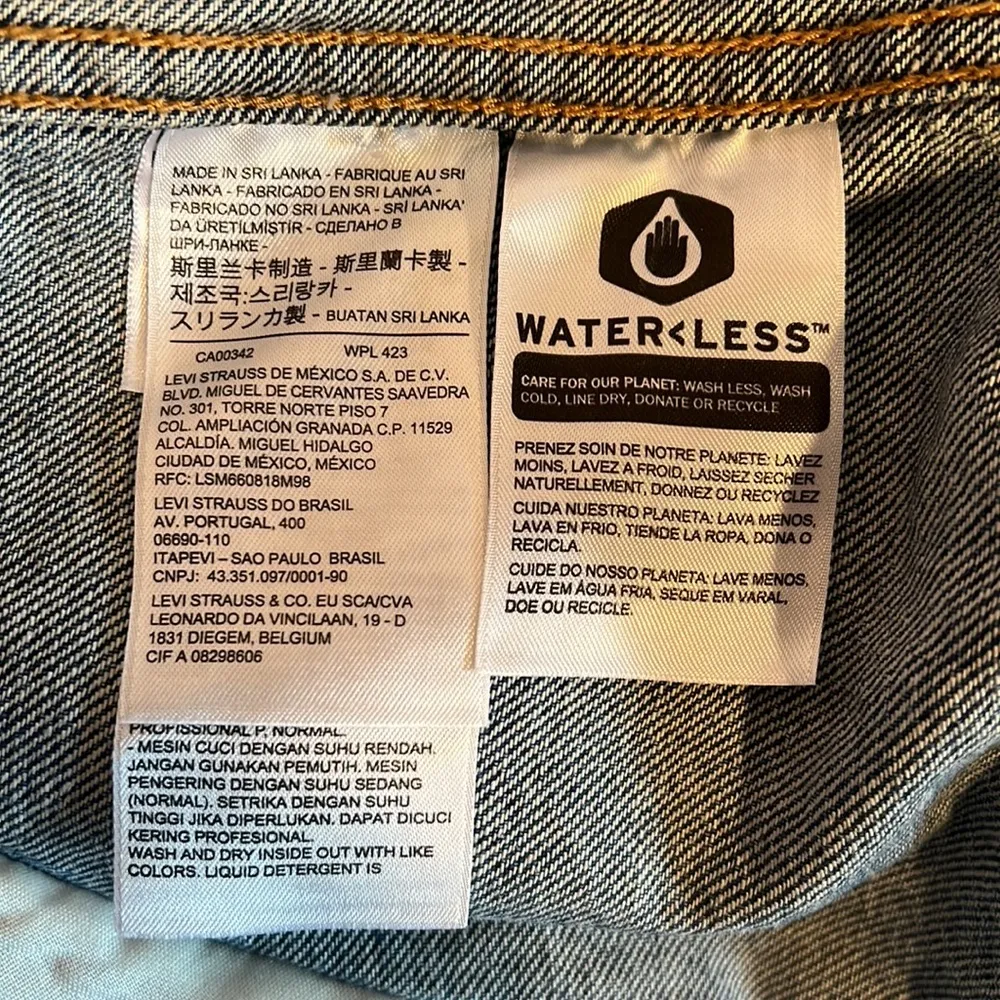 NWT Levi’s denim jean jacket classic blue pockets button front XS women’s - Image 9