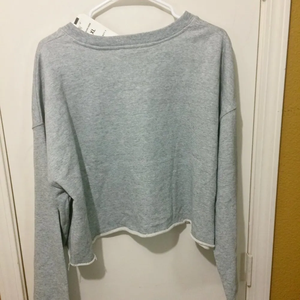 NEW Levi's women's XL belly cropped embellished sweatshirt NWD minor defects - Image 4