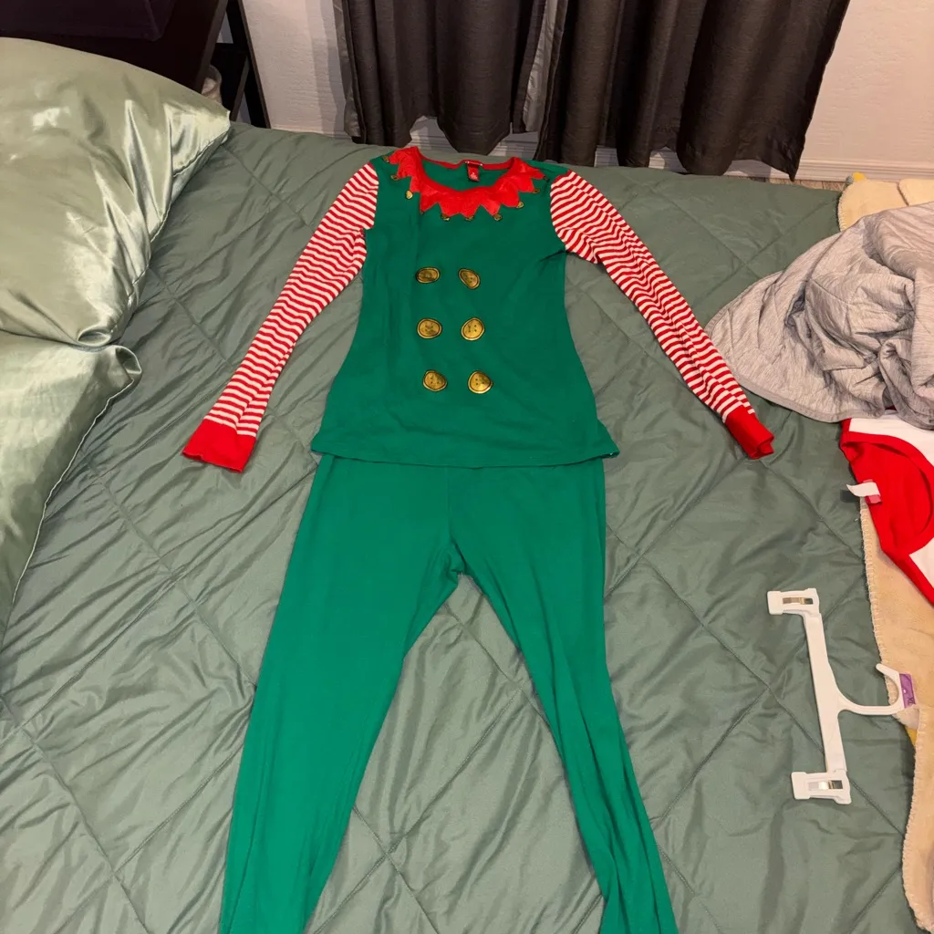 Target Green and Red Women's Pajama Set - Image 2