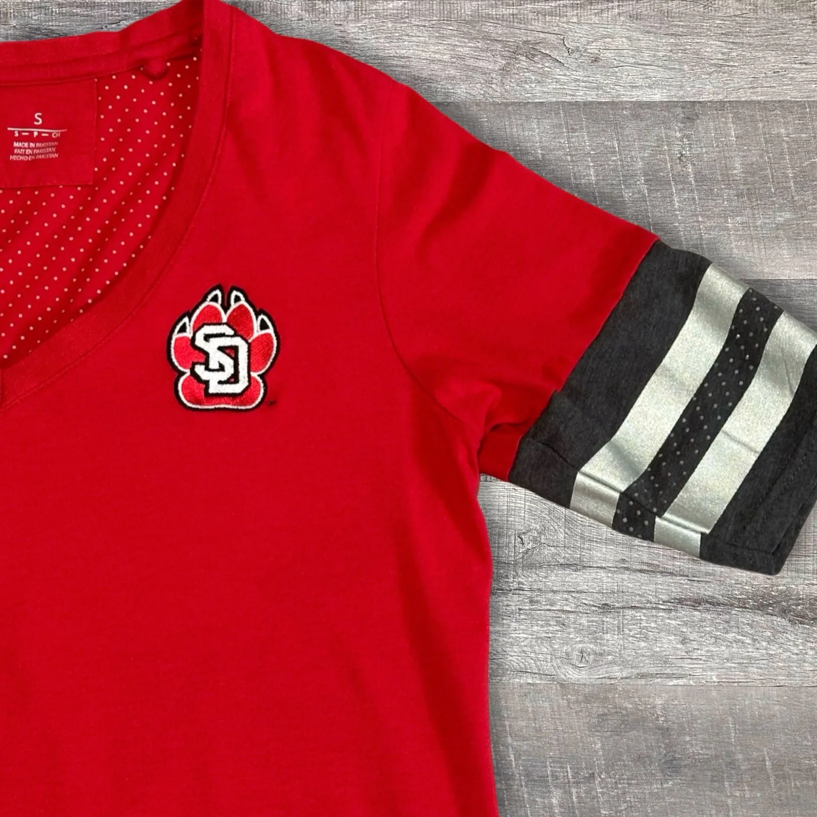 Antigua USD South Dakota Coyotes Varsity Tee Womens S Red Half Sleeve V-Neck Top - Image 3