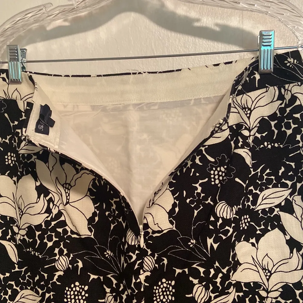 J. Crew Black and White Floral Pencil Skirt - Image 5