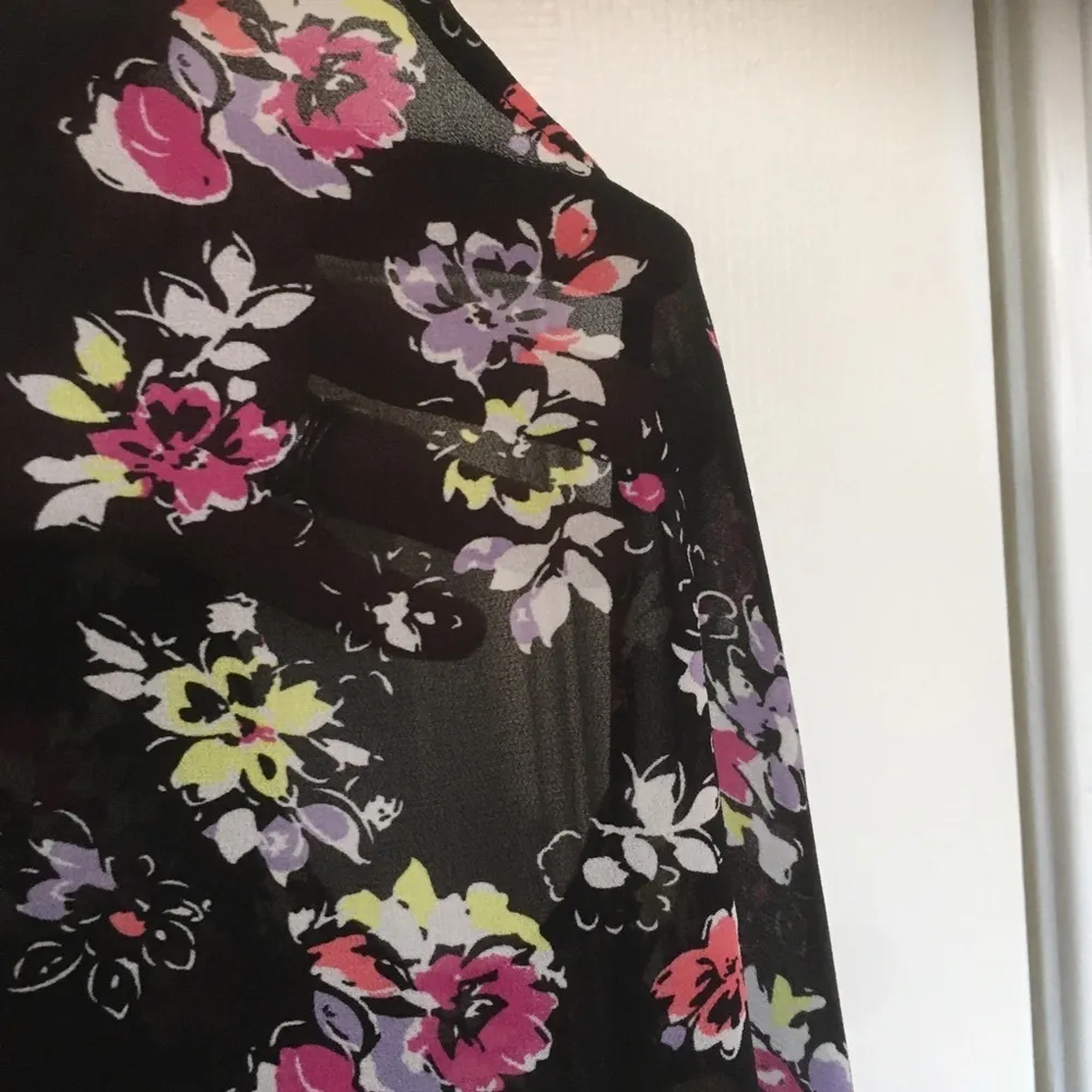 Torrid Shear tank size 3 or 3X black floral print - Image 3