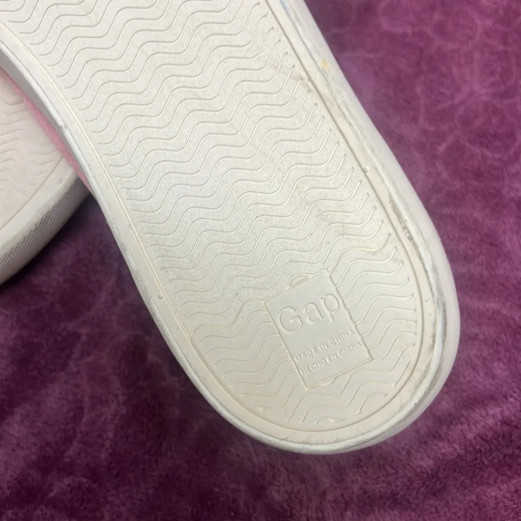 Gap 8.5 light satin pink water stain converse shoes - Image 4