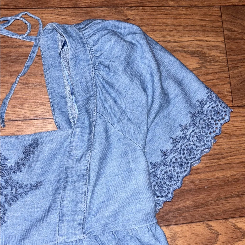 Old Navy Light Blue Embroidered Blouse - Image 3