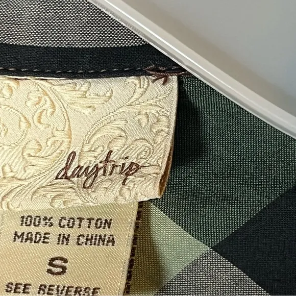 Daytrip Patchwork Plaid Button Down‎ Top Womens Size Small Biker Grunge Studded - Image 5