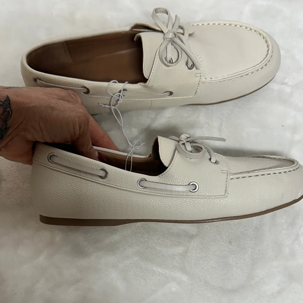 Universal Threads Universal Thread Women's Cream Loafers - Image 5