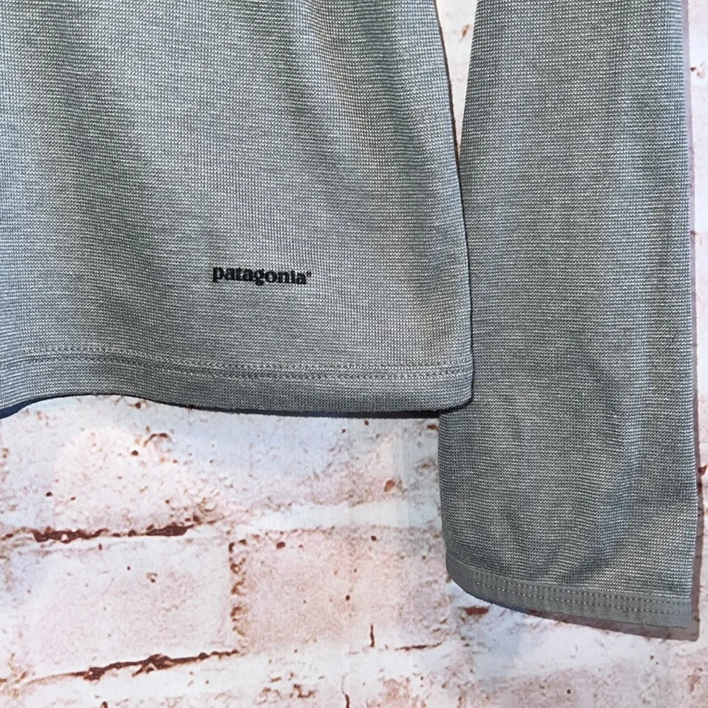 Patagonia Shirt Womens Medium Gray Capilene Long Sleeve V Neck Casual - Image 3