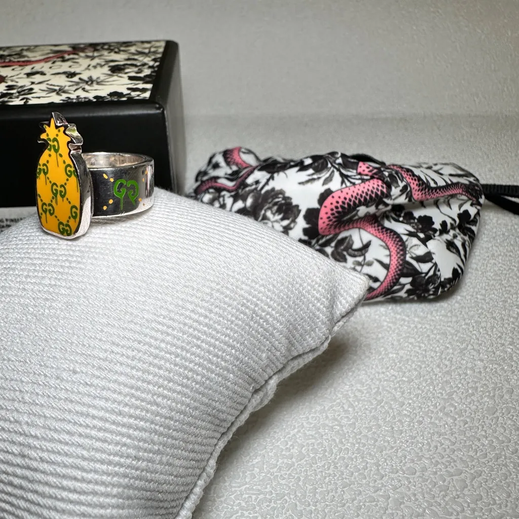NWOT authentic Gucci Sterling Silver Enamel GucciGhost Pineapple GG Ring us6 - Image 3