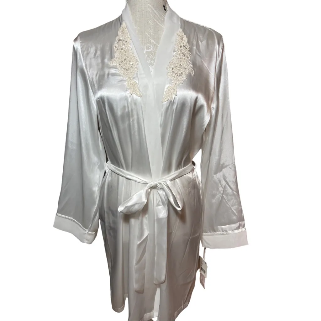 NWT Linea Donatella Midnight Short Wrap Robe size small/medium white bridal - Image 3