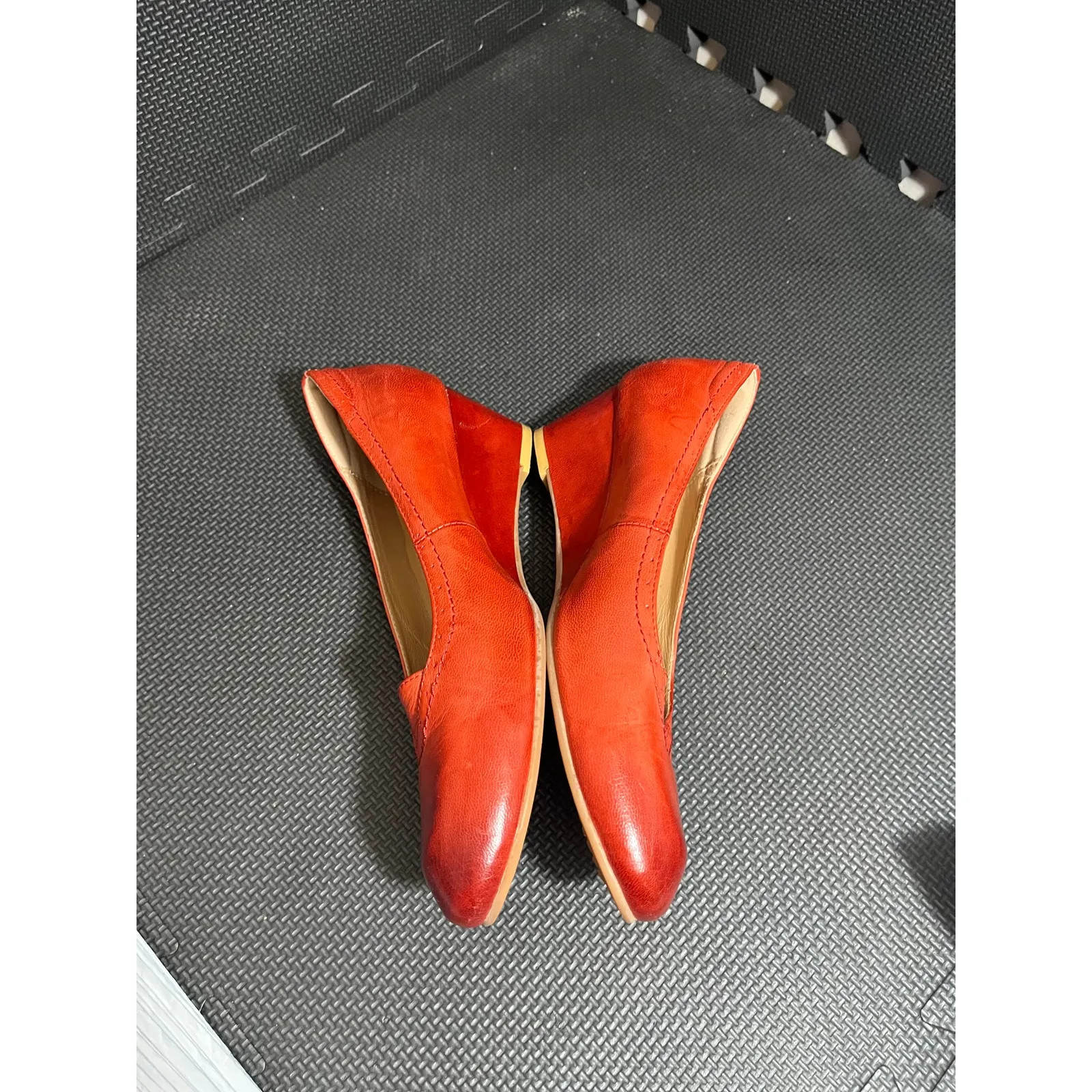 Mona flying‎ Women's Leather Closed Toe 2 Inch Red Pumps Size 40 Shoes - Image 4