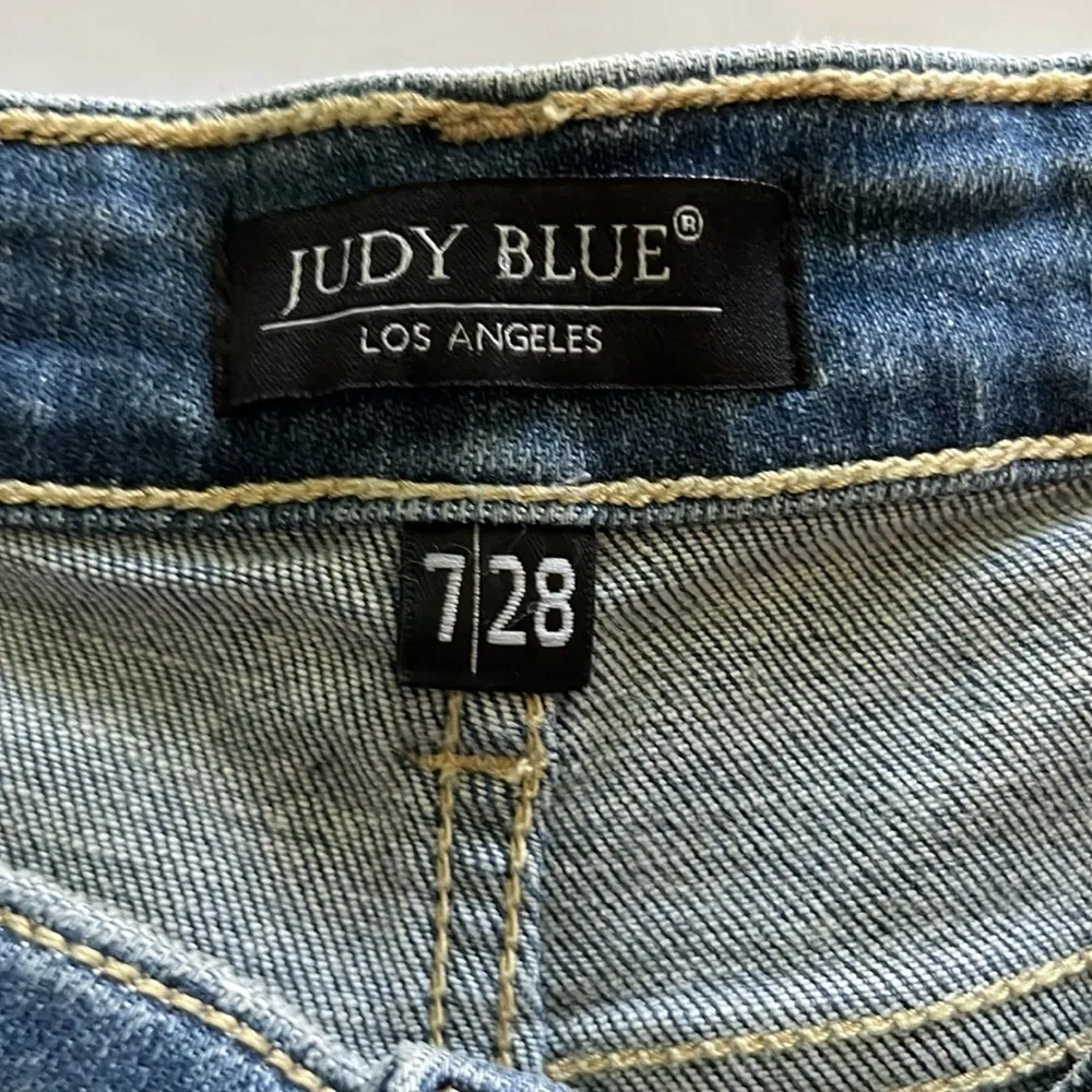 Judy Blue Relaxed Fit Size 7/28 - Image 10
