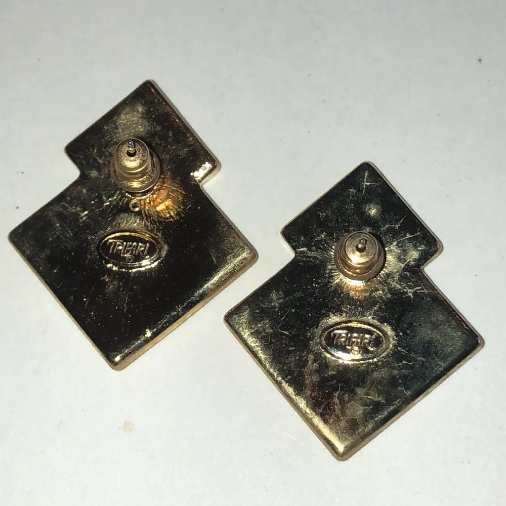 Trifari Vintage Geometric Cream Enamel Gold Tone Retro Earrings - Image 4