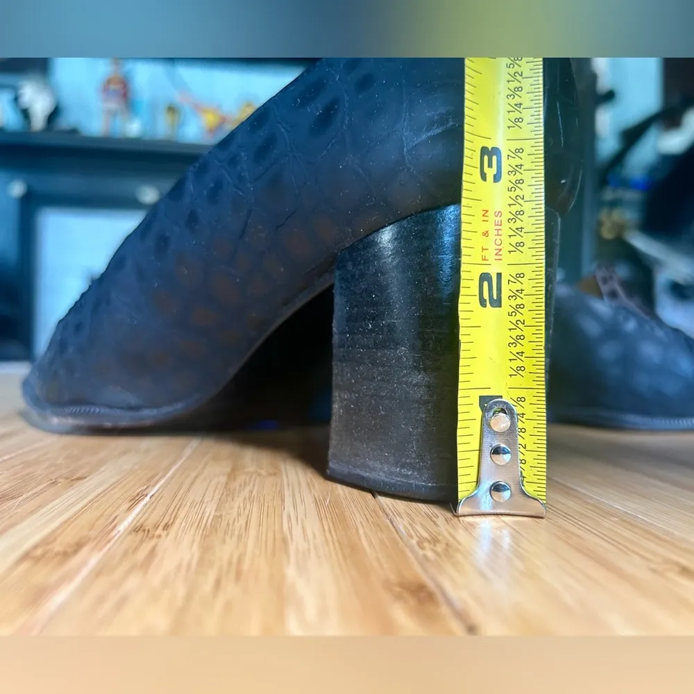 Stuart Weitzman Vintage Black Leather & Brown Faux Croc Pump 10 Used - Image 12