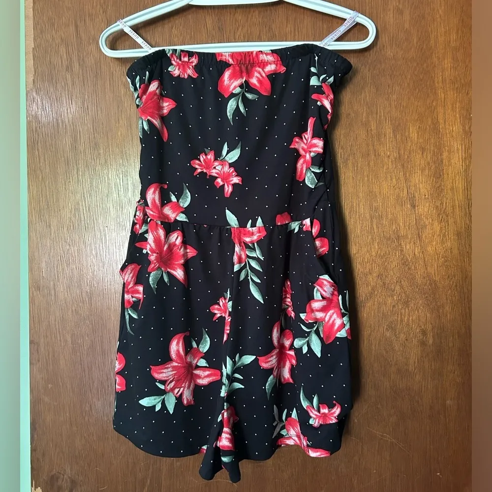 Guess size L floral polka dot super soft Romper w/pockets - Image 2