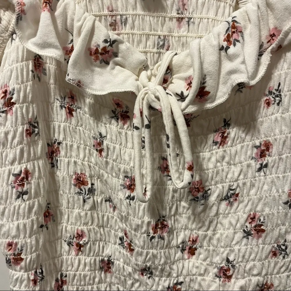 American Eagle White Floral Smocked Tank Top - Image 4