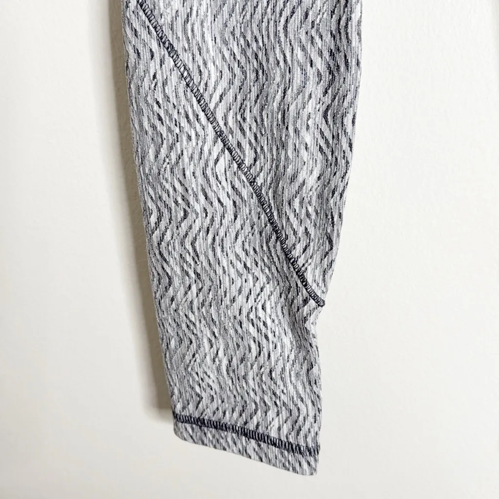 CALIA by Carrie Underwood Essential Jacqard Gray ZigZag Cropped Leggings size S - Image 7