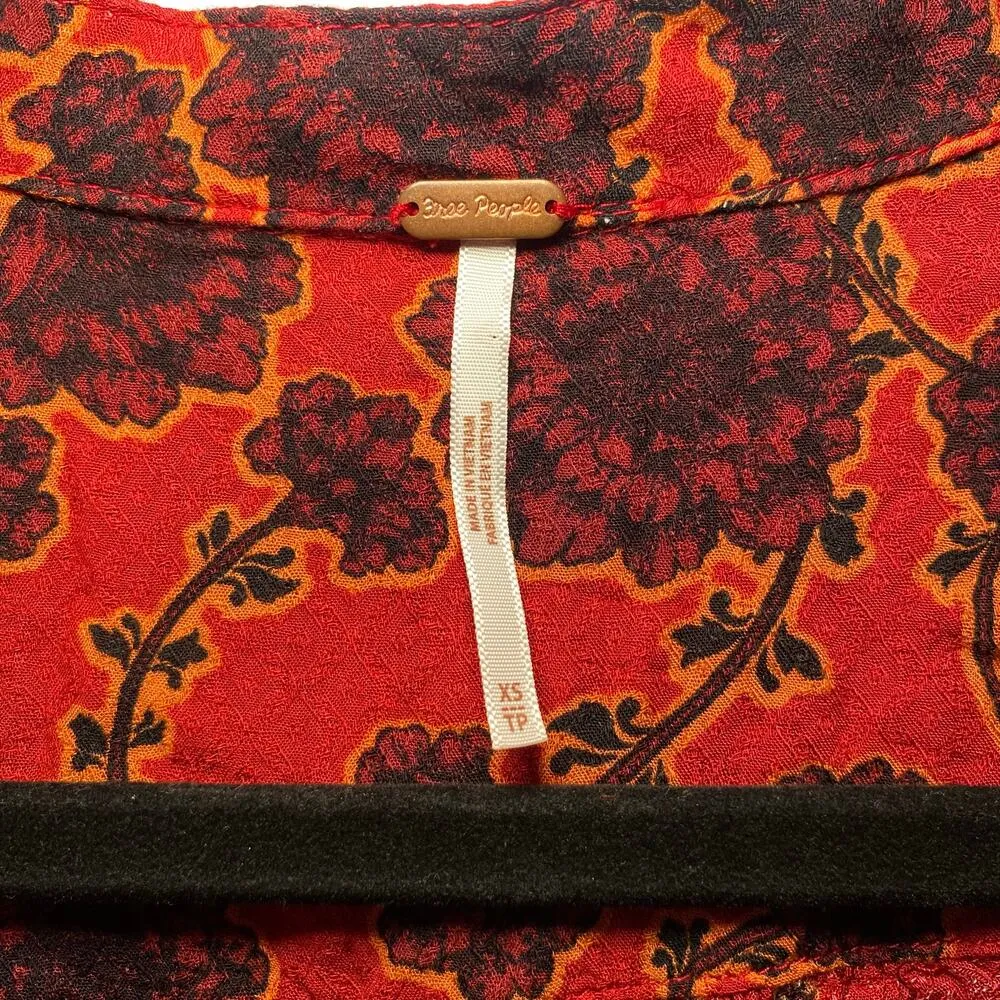 Free People Women's size XS Mia Tunic Red Floral V-neck Blouse Boho Pirate Top - Image 3