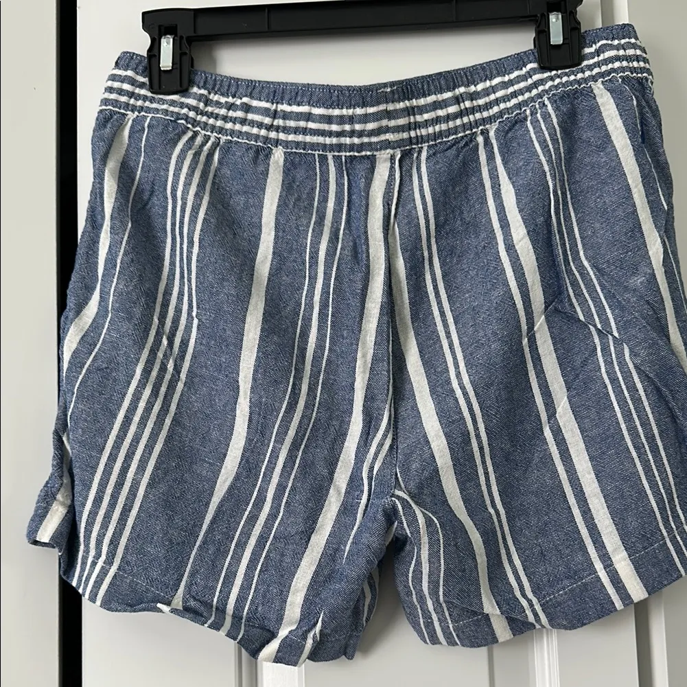 Casual Striped Blue and White Shorts - Image 2