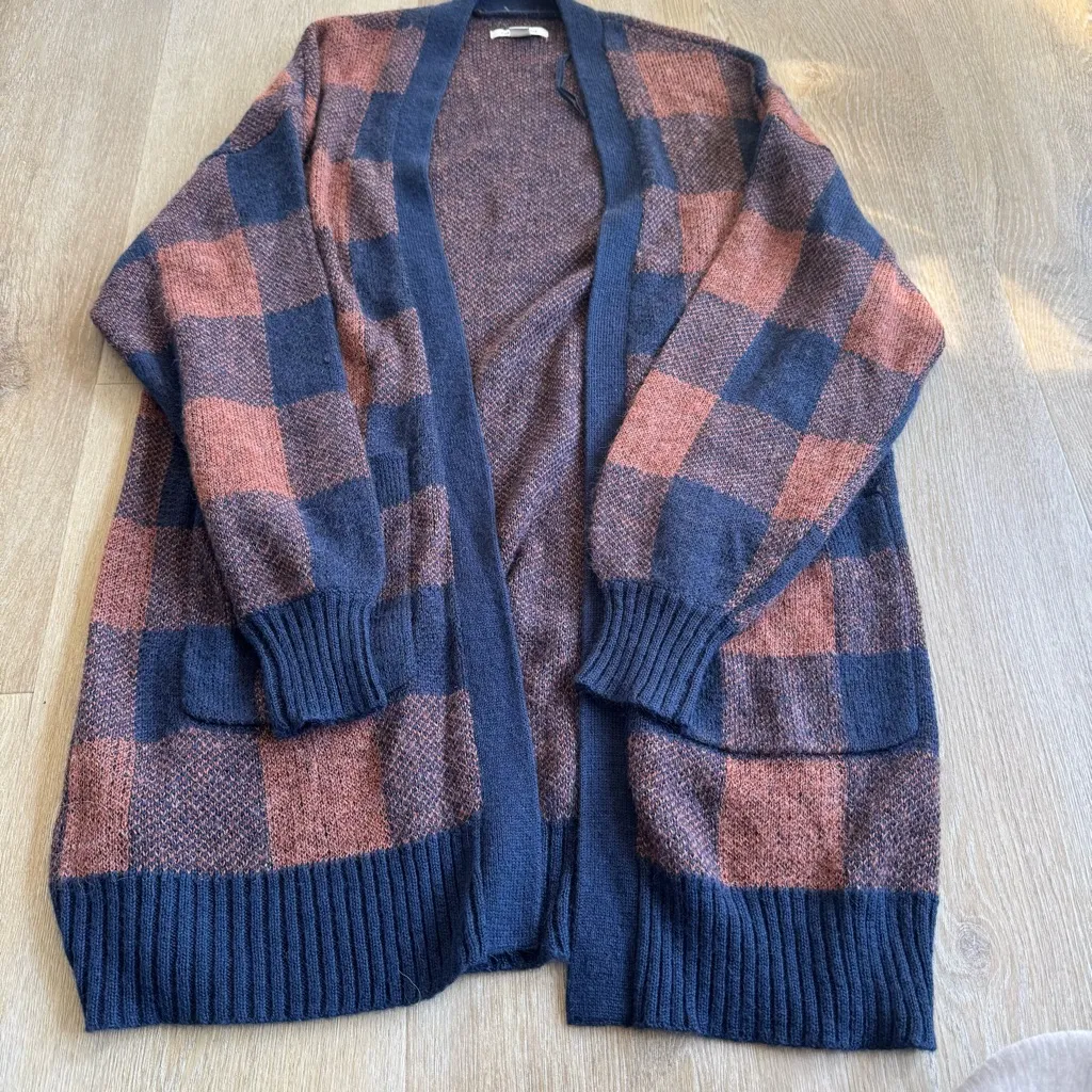 American Eagle Plaid Oversized Navy and Rust Open Cardigan - Image 2