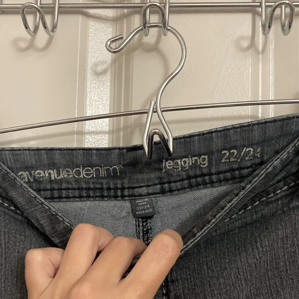 Gray-Black Avenue Denim Jegging Jeans - Image 8