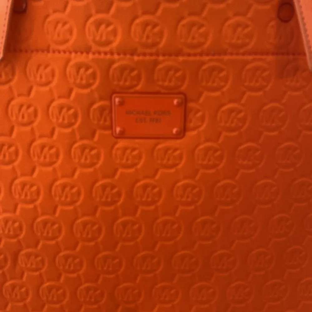 Michael Kors New York jet Set Signature Orange quilted tote - Image 2