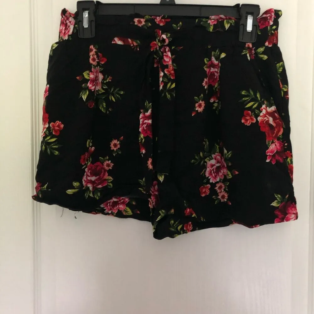 Women's Bermuda Shorts Tie Front Mid Rise Pull On‎ Floral Black Red Size Medium - Image 3