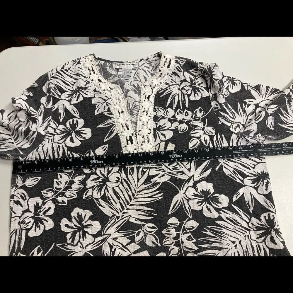 CATHY DANIELS, Women’s top, Size Large, Gray & White Floral, 3/4 length sleeves - Image 12