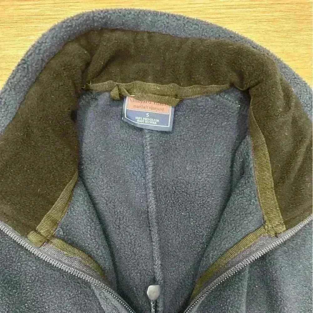 Vineyard Vines Women's blue fleece zip front vest small - Image 2