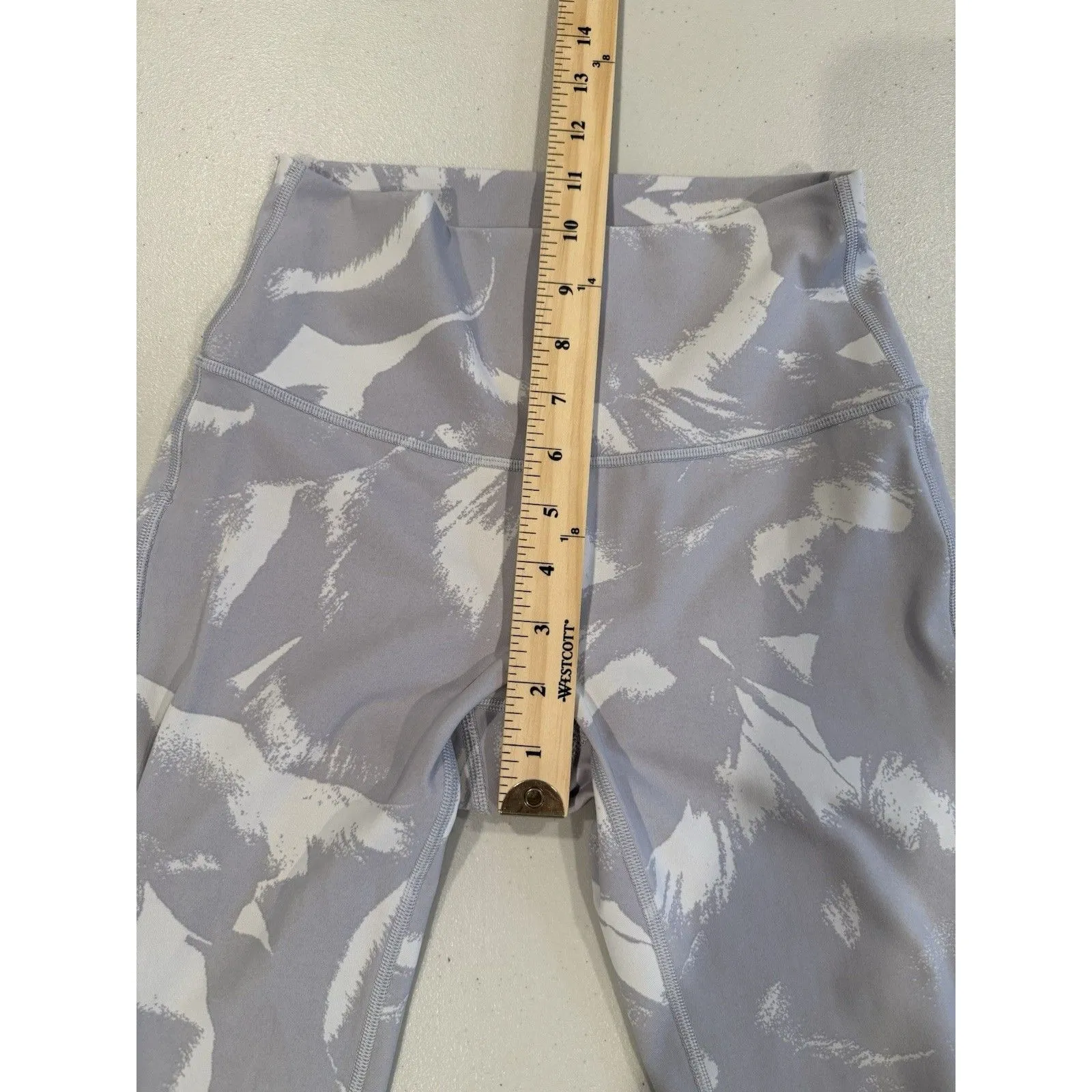 Lululemon Leggings Womens 4 Light Grey Patterned Stretch Active Athletic Travel - Image 6