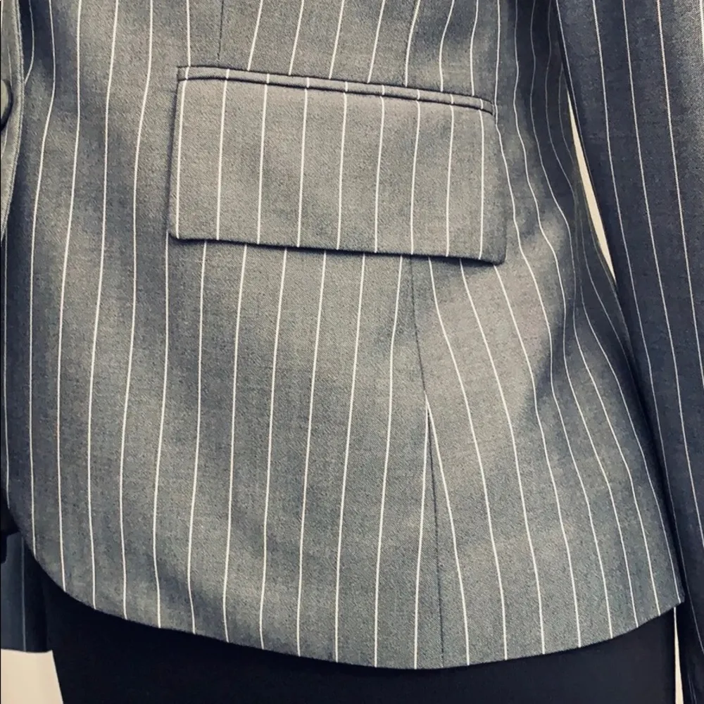 Anne Klein Gray/White Pinstriped Suit Blazer. EUC. - Image 7