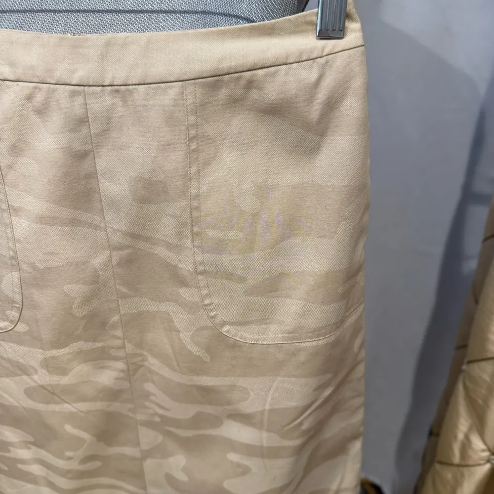 Banana Republic Cream Knee-Length Camo Print Pencil Skirt, Sz 4 - Image 3