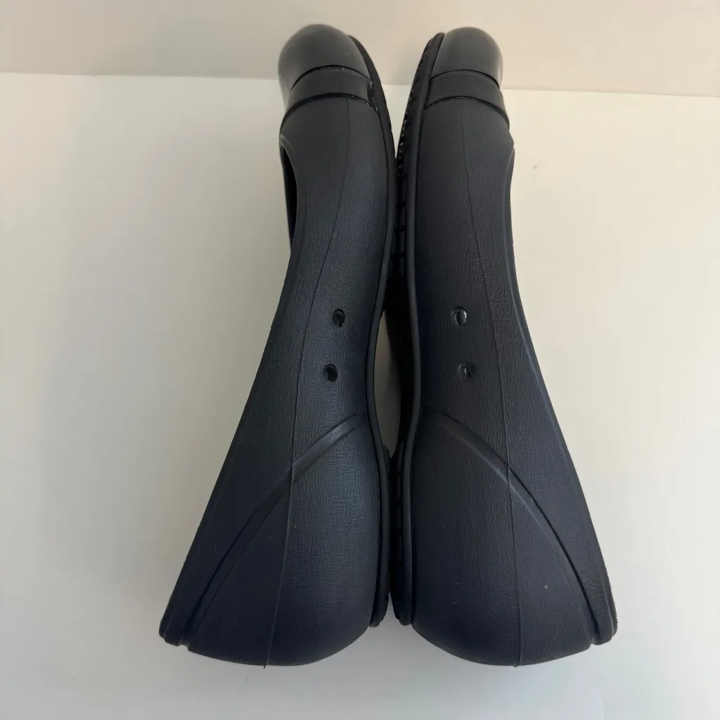 Crocs Women's Gianna‎ Alice Shiny Cap Toe Ballet Flats Black Size 7 Shiny Toe - Image 4