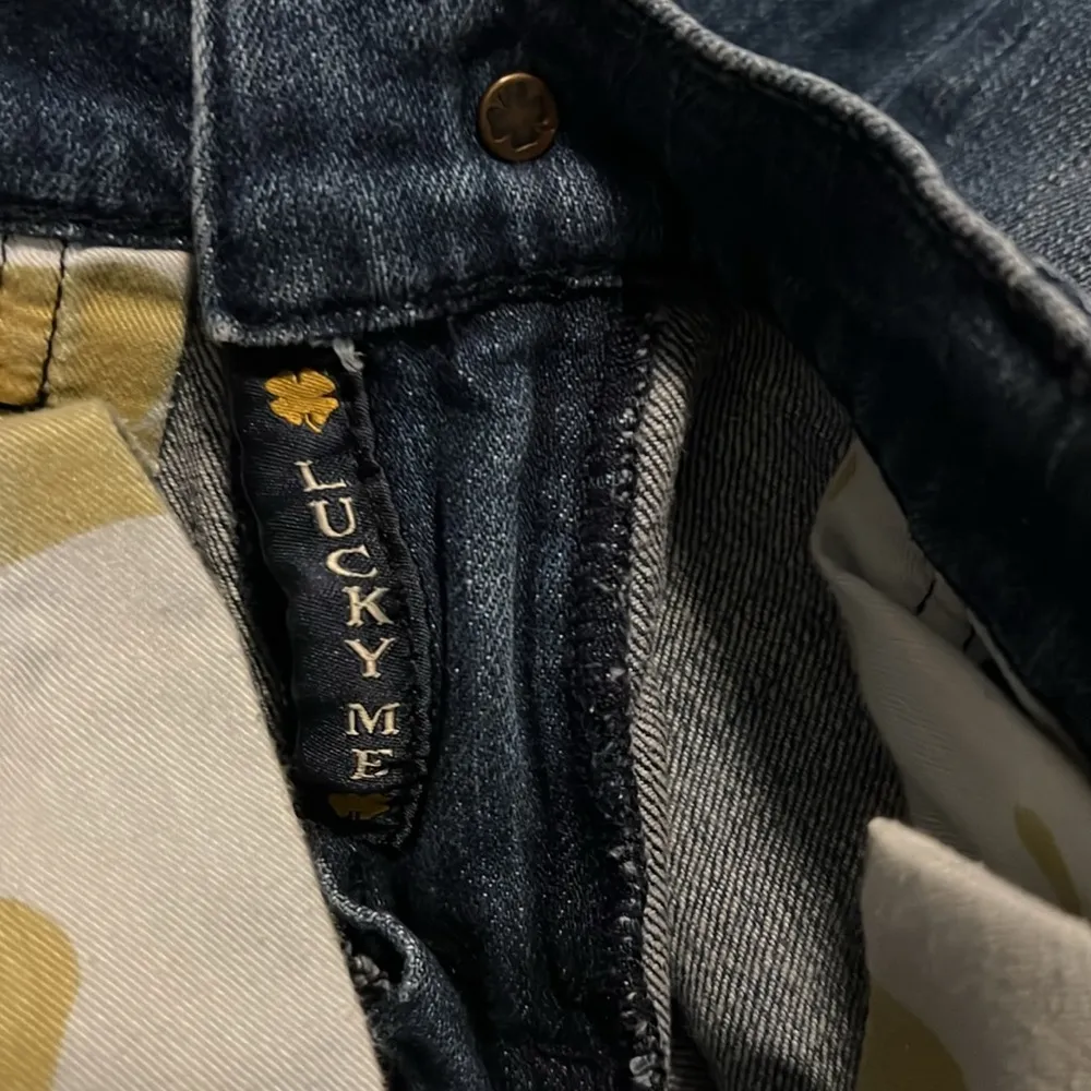 Jeans Sweet’ N Low Bootcut Dark Wash
Size 6/28 31” inseam EUC - Image 9