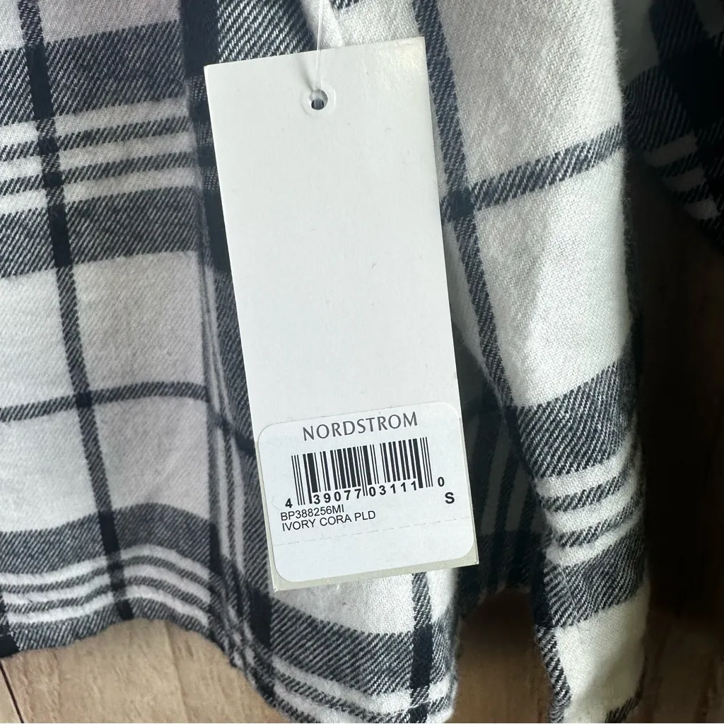 BP Cropped Black and White Plaid Button Down Flannel Shirt - Image 5