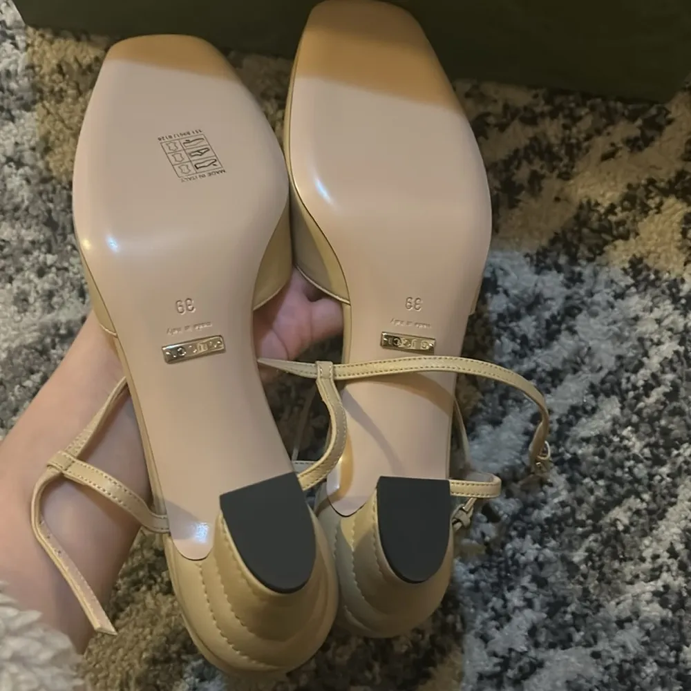 Gucci Double G T-Bar Leather Pumps Wheat size 39 - Image 8