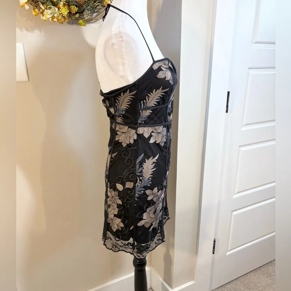TOBI Halter Sweetheart Neck Embroidered Illusion Floral Slip Mini Dress Sz S - Image 5
