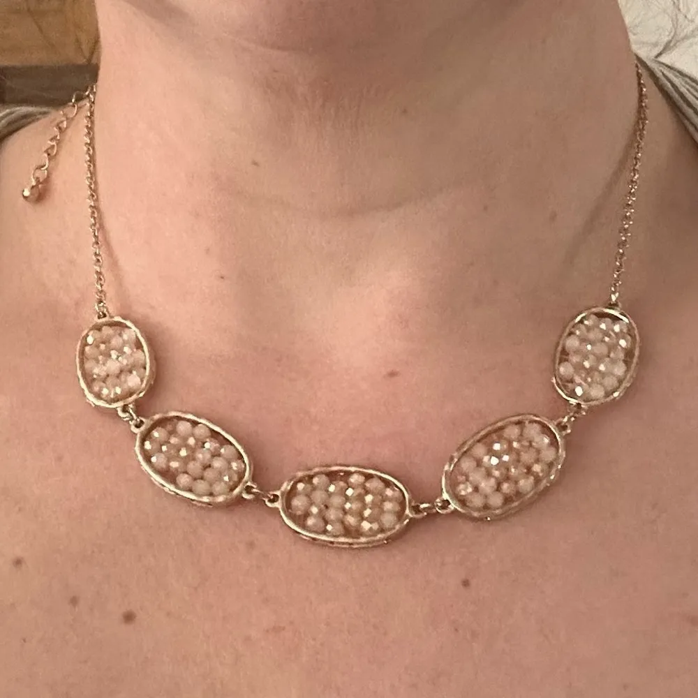 Bead Filled Oval 16” Fashion Necklace Goldtone Pink/Cream Beads NWT - Image 3