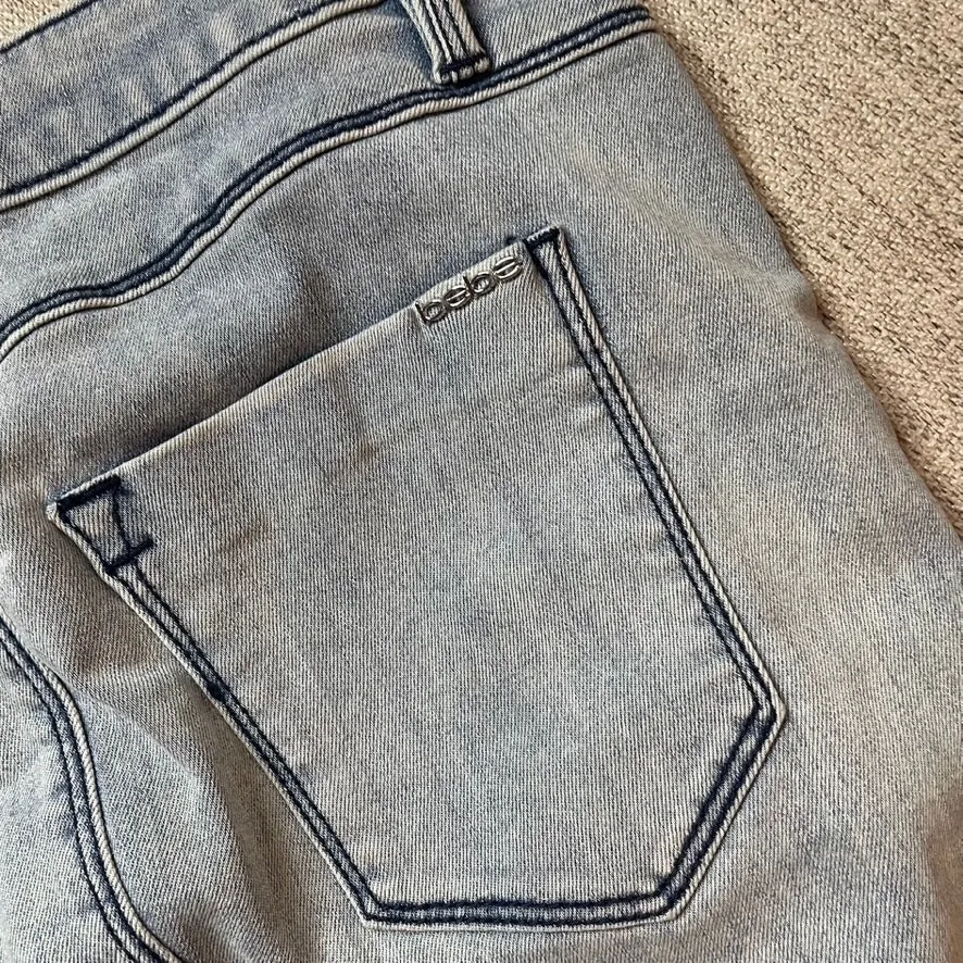 Bebe Women's Light Wash Denim Pencil Skirt with Side‎ Zippers Size 26 - Image 6