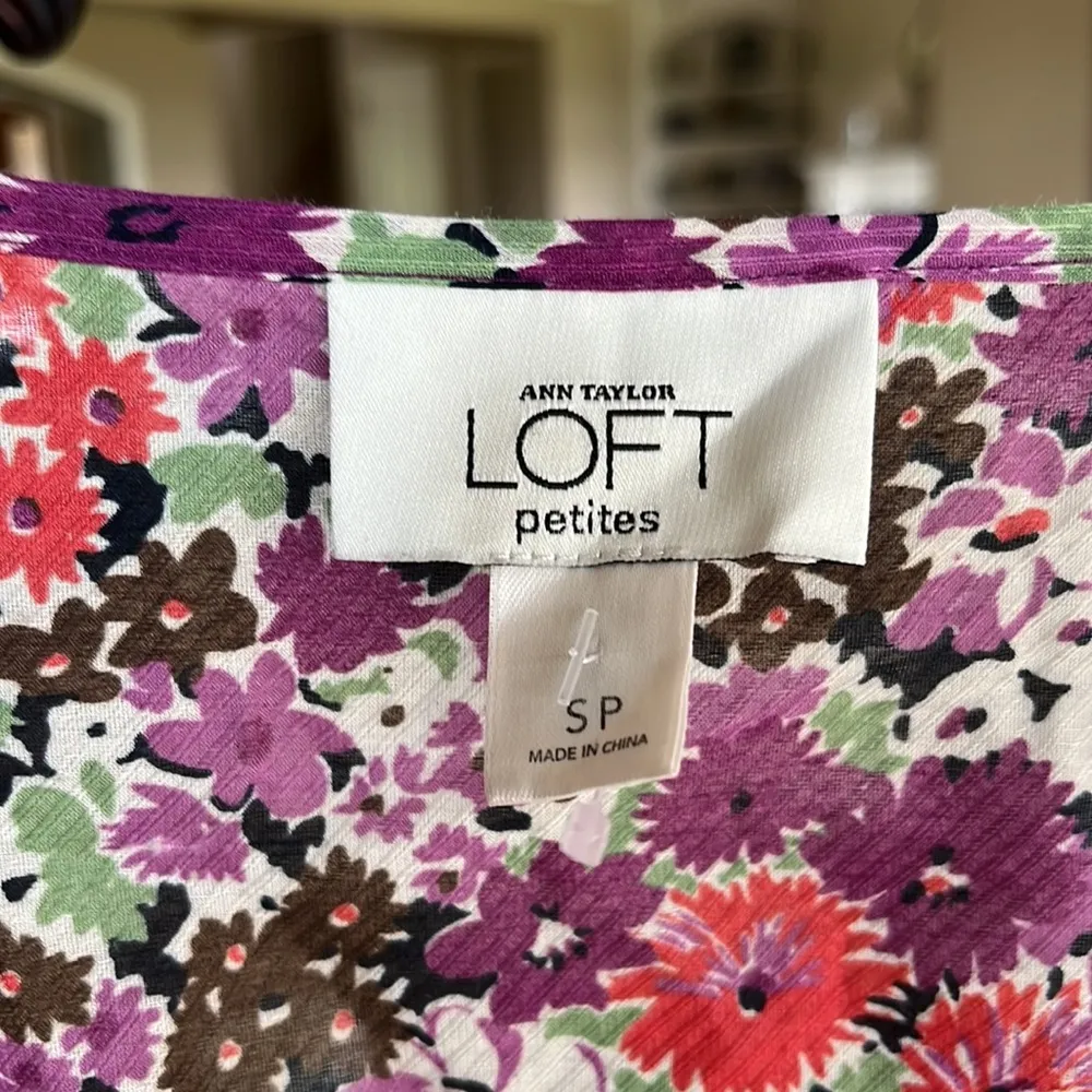 Ann Taylor Loft Petites purple top floral womens S - Image 5